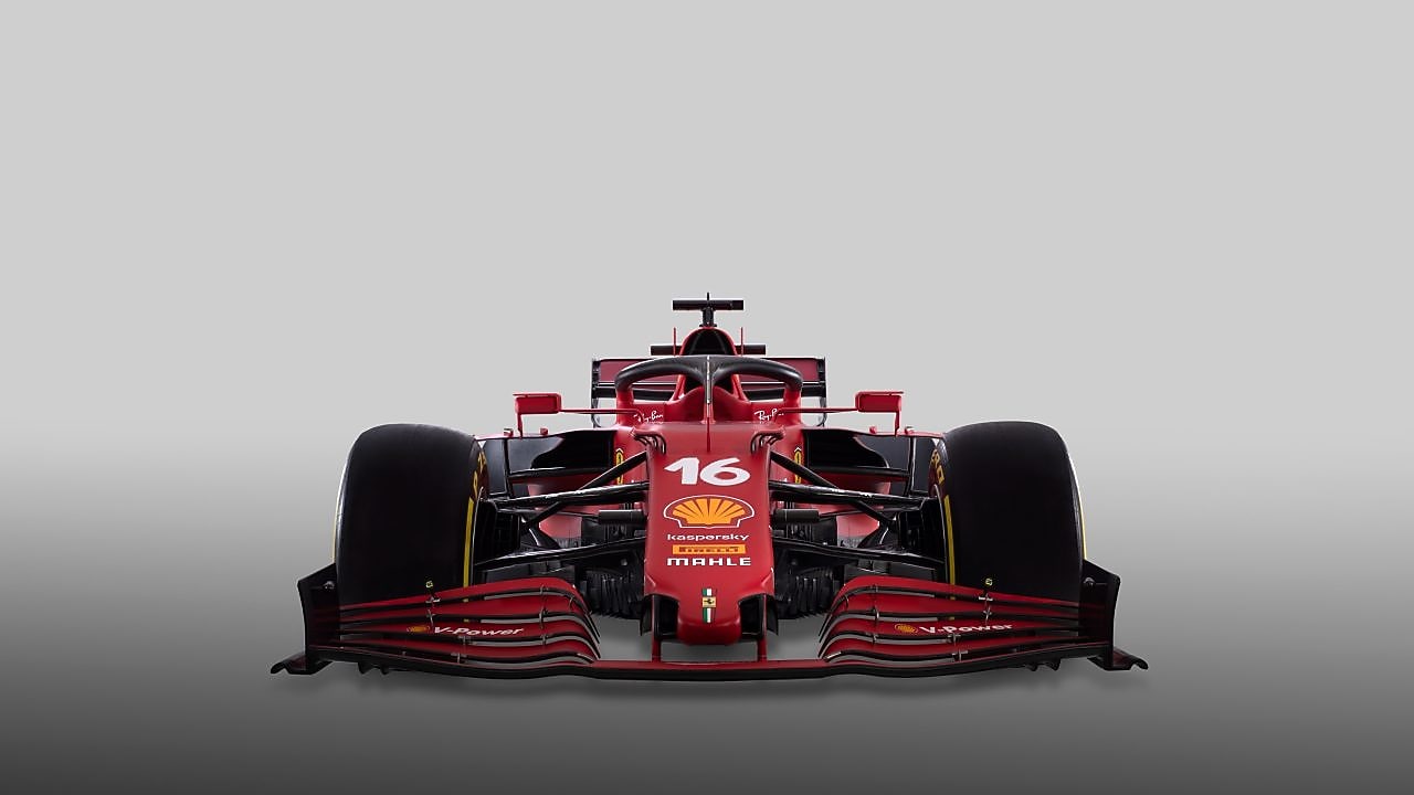 Auto de F1 de la Scuderia Ferrari en el taller