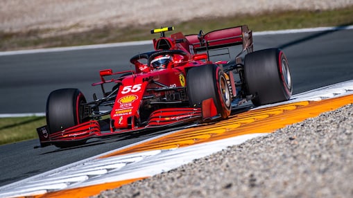 Auto Ferrari de Fórmula Uno 2016 cruzando la línea de meta