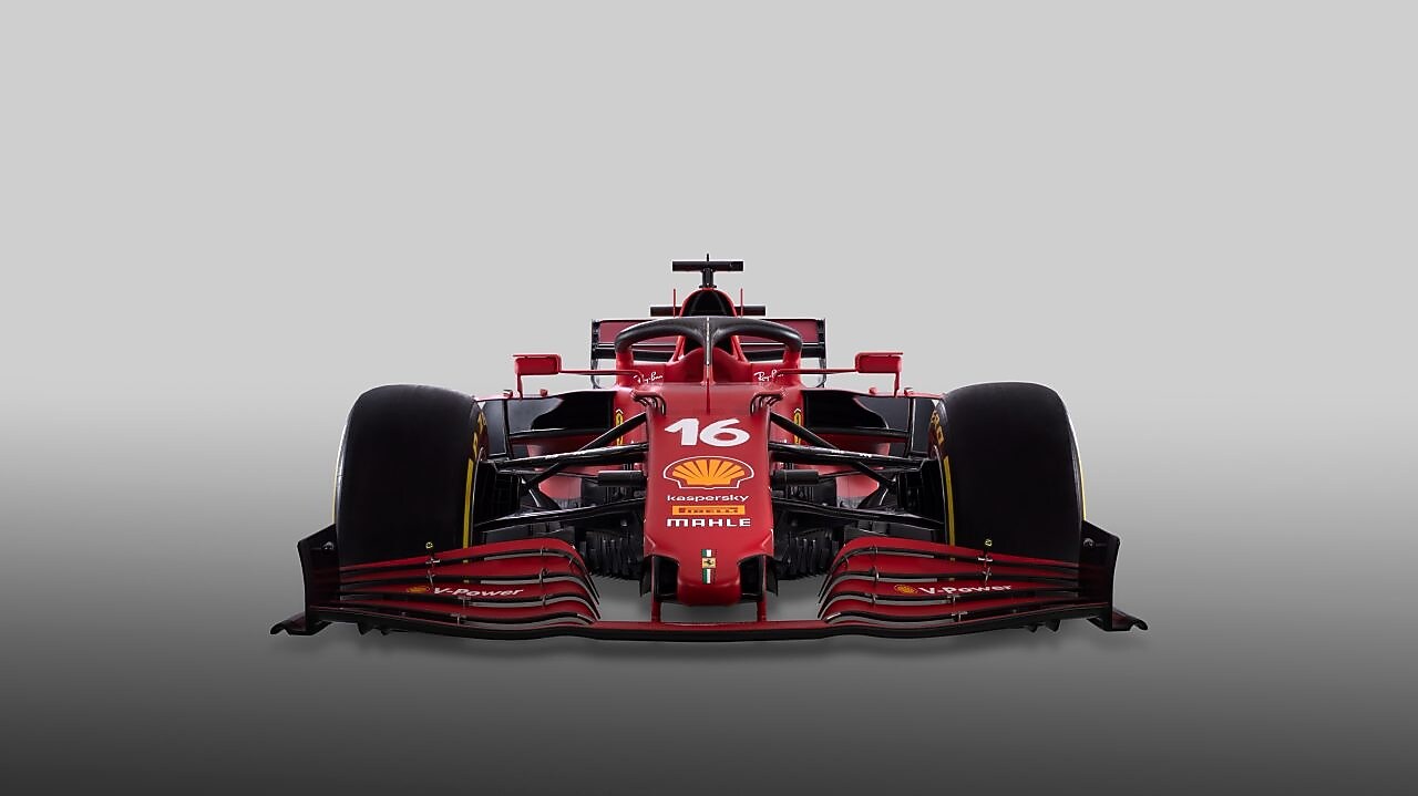 Auto de F1 de la Scuderia Ferrari en el taller