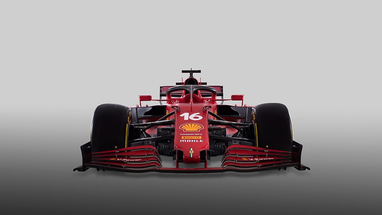 Auto de F1 de la Scuderia Ferrari en el taller